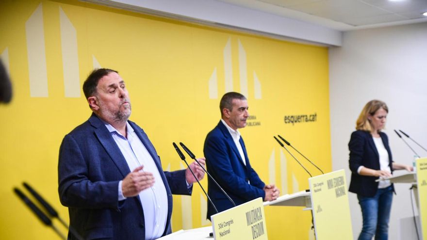 Junqueras, en primer plano, junto a Godàs y Solà en el debate de candidatos a liderar ERC