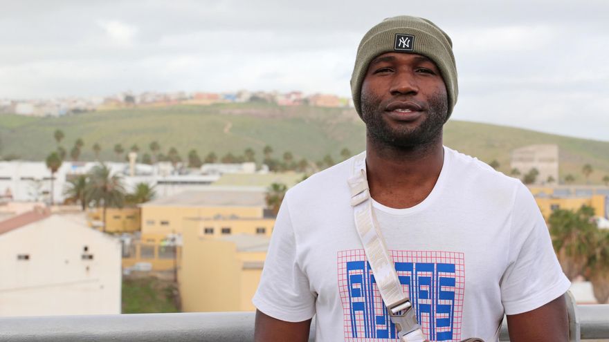 Kane Coulibaly, el hombre que trabaja con menores migrantes y que llegó a Canarias en patera con 17 años.