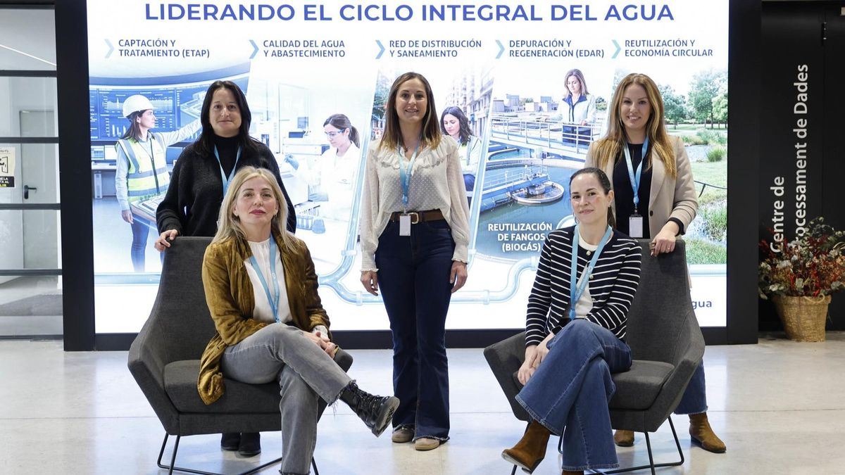 Patricia Urban, María Ángeles De Pedro, Yolanda Pérez, Ángela Alcaide, y María Isabel Gil (izqda a dcha).