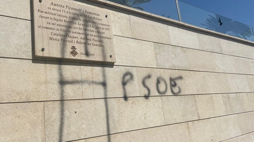 Denuncian ante la Fiscalía la vandalización de la placa en recuerdo de la fusilada por el franquismo Aurora Picornell