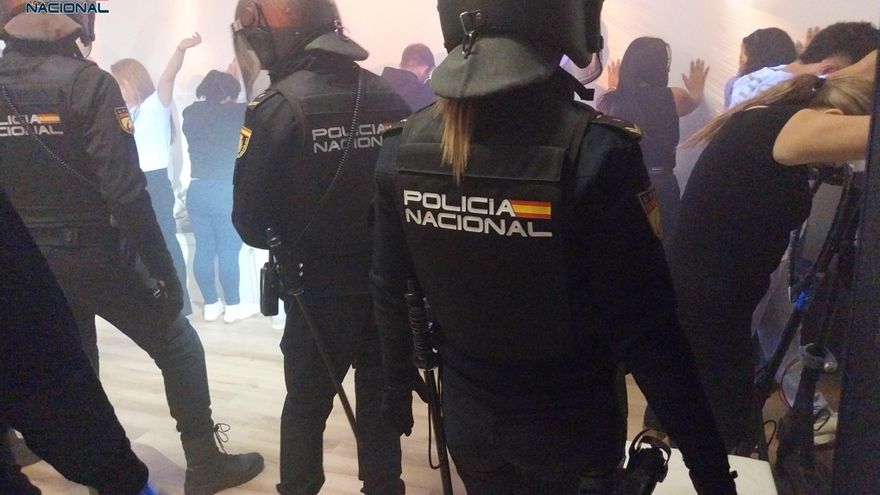 Balance de la redada en el after de Logroño: 30 personas identificadas, entre ellas una menor, drogas y armas