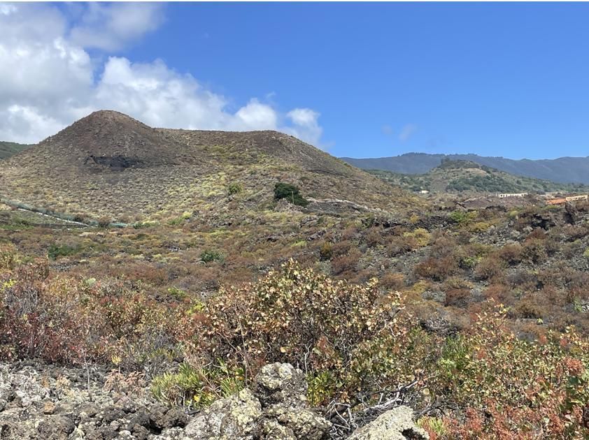 Montaña de Los Valentines desde Los Callejones (Foto: Jorge Pais Pais)