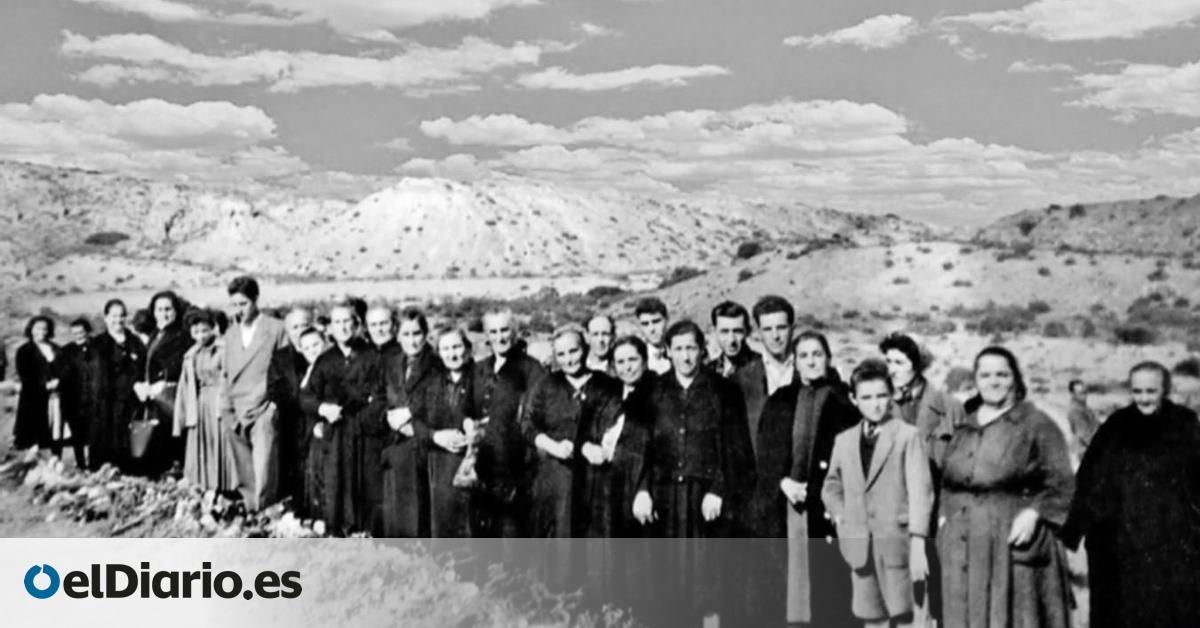 La historia de Las Mujeres de Negro que quiere romper el silencio y entrar en las aulas