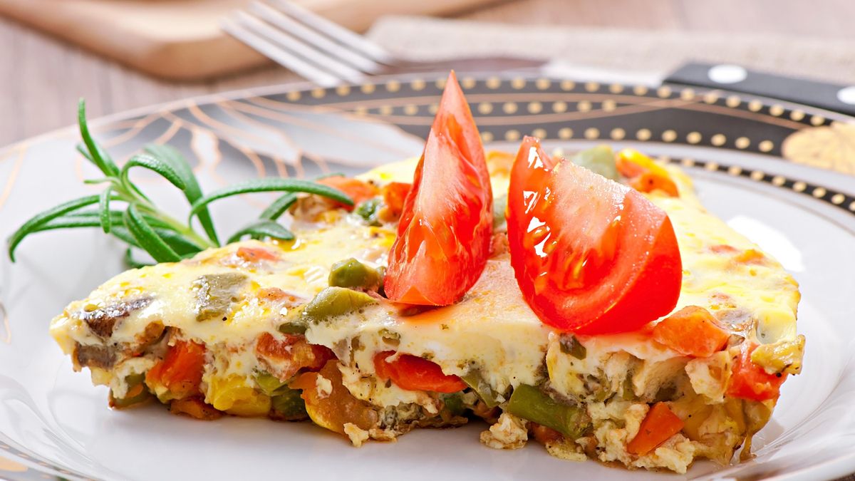 Lasaña fría "estilo salpicón" con surimi, maíz y lechuga crujiente