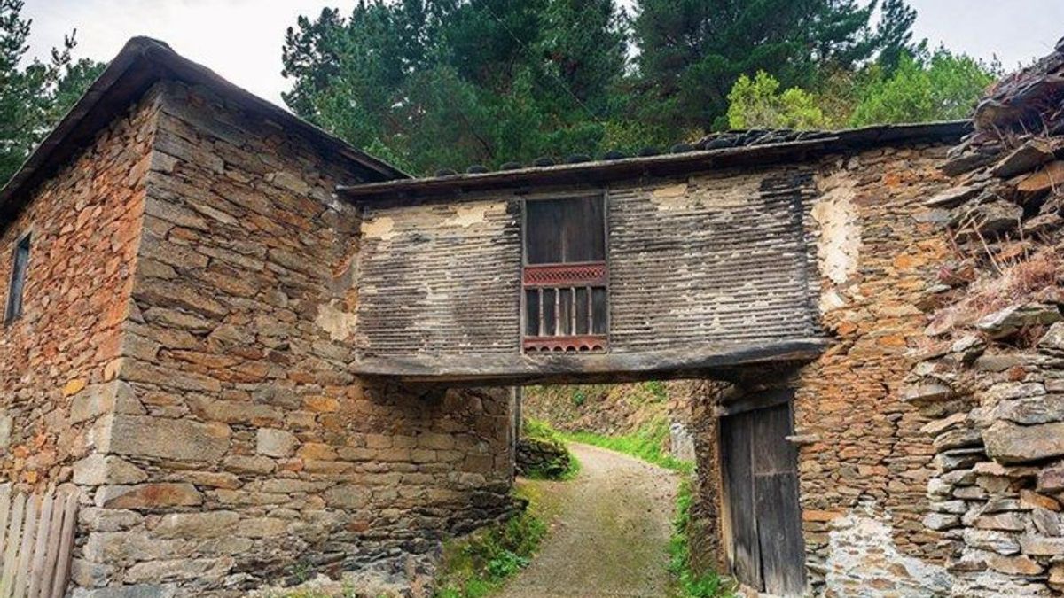 Las casas de este pequeño pueblo asturiano se comunican gracias a túneles y pasadizos