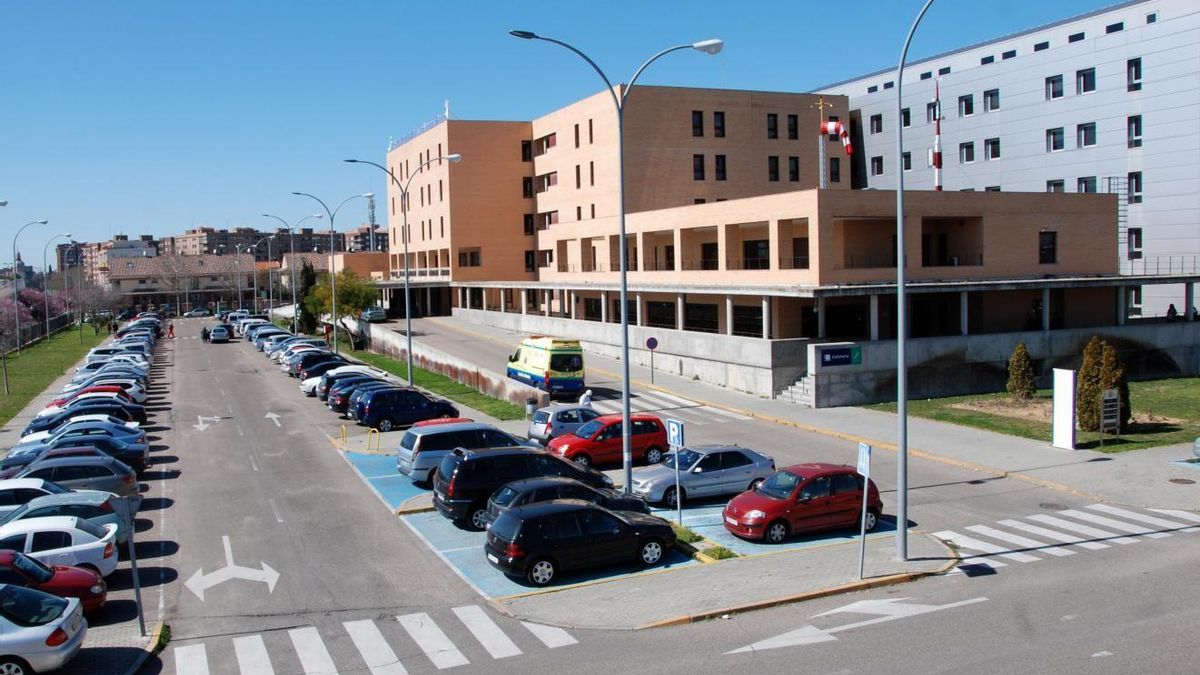 Una mujer y dos niños ingresados por inhalación de humo tras el incendio del felpudo de una casa en Talavera