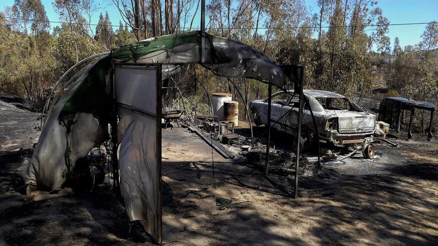 Zona quemada en el incendio forestal declarado a primera hora de la tarde de ayer en Villarrasa (Huelva)