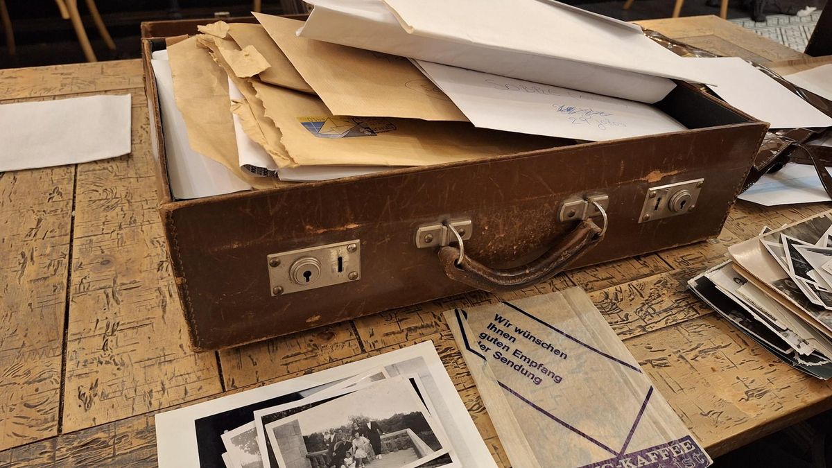 La maleta donde se encontraron las fotos inéditas de Vicente Aleixandre.