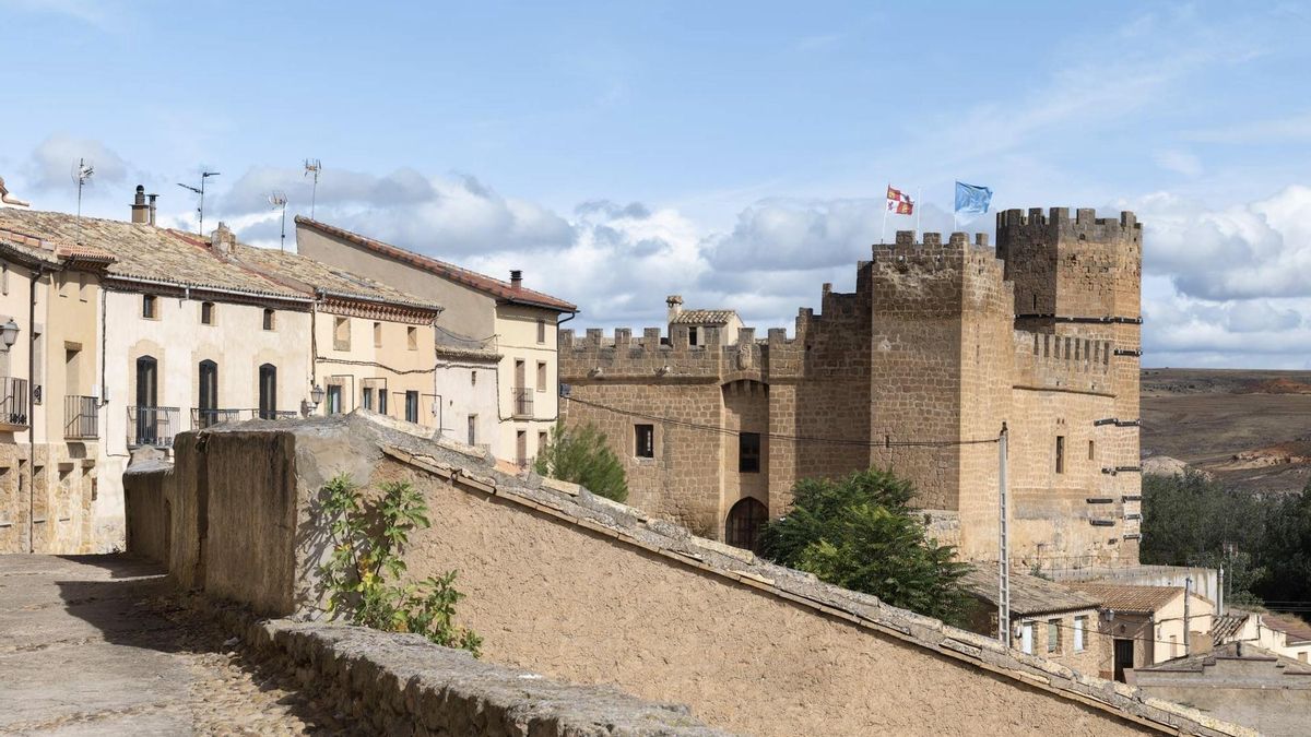 El pueblo medieval de Soria de apenas 200 habitantes, rodeado por una antigua muralla y con un castillo del siglo XV