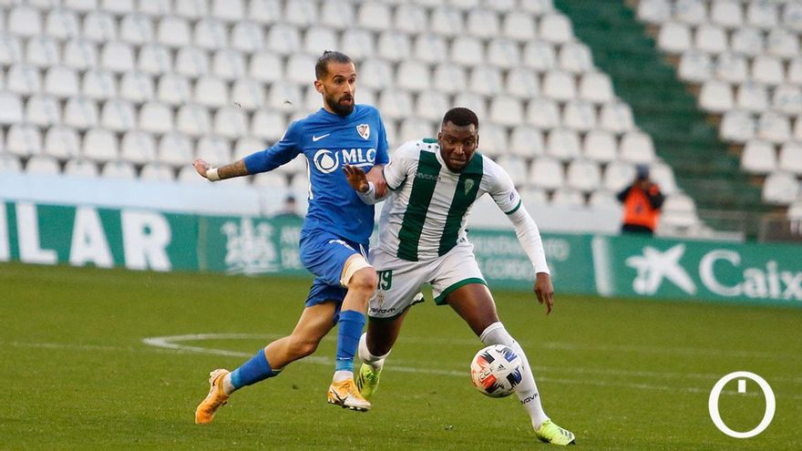 Un lance de juego del partido Córdoba CF - Linares