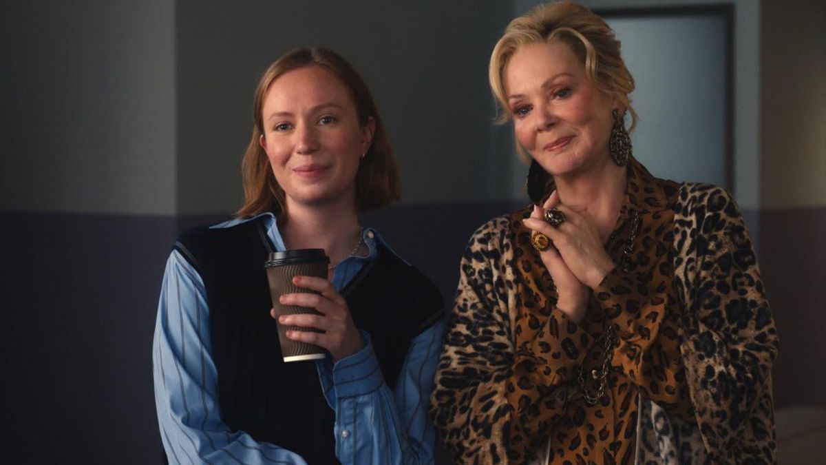 (De izquierda a derecha) Hannah Einbinder como Ava Daniels y Jean Smart como Deborah Vance en la quinta temporada de 'Hacks'.