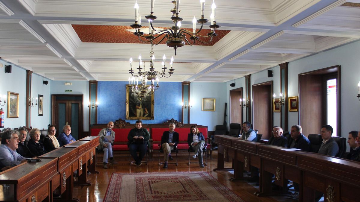 Salud informa a los 11 ayuntamientos de la Merindad de Campoo de los pasos para garantizar la cobertura sanitaria.