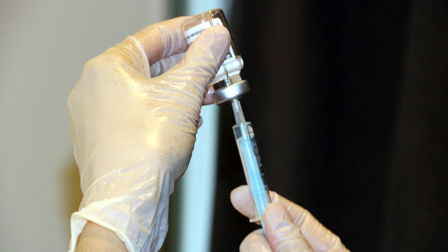 Catalunya para la vacunación masiva por el retraso de 148.000 dosis de AstraZeneca previstas para Semana Santa