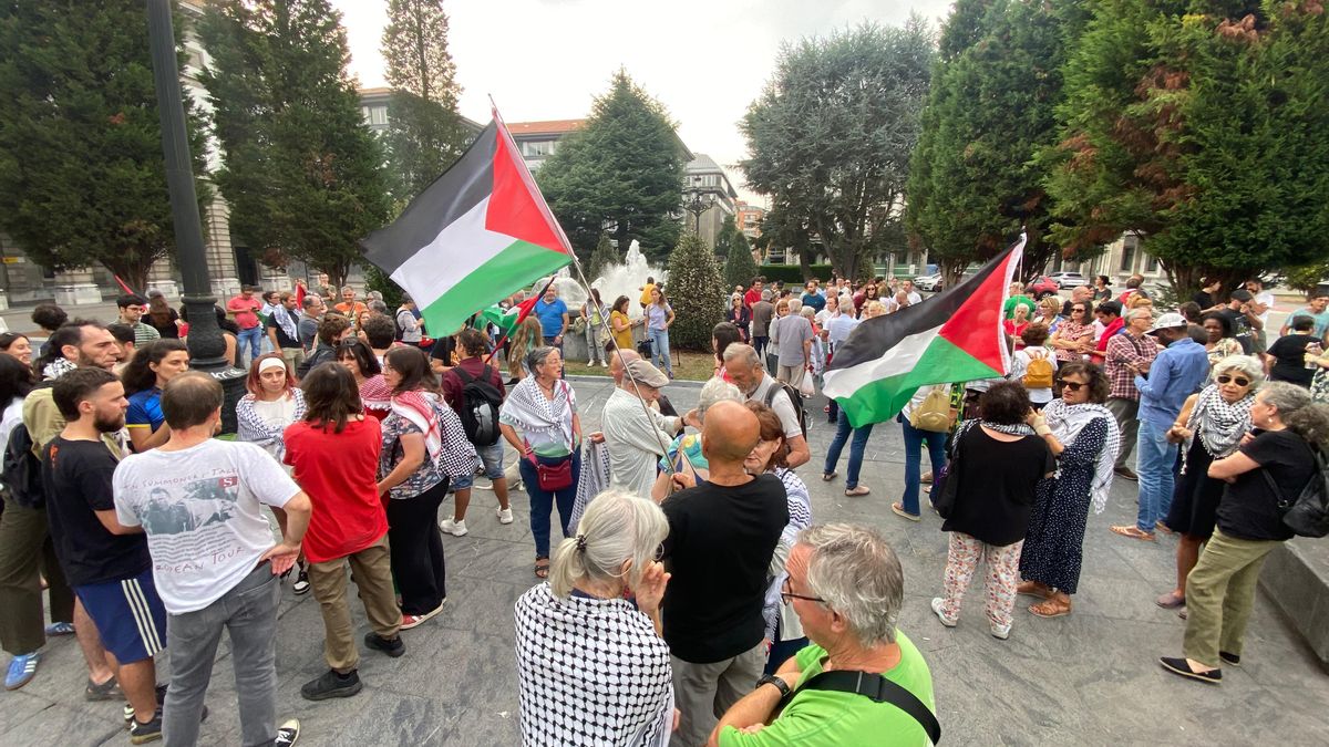 Manifestantes esta tarde en Oviedo.