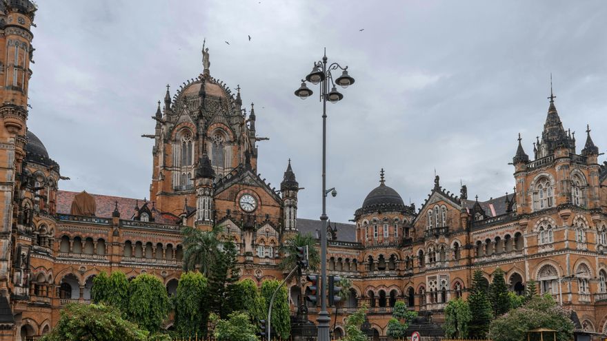 Este edificio parece un palacio y la Unesco lo declaró Patrimonio de la Humanidad, pero detrás de su fachada hay una estación de tren