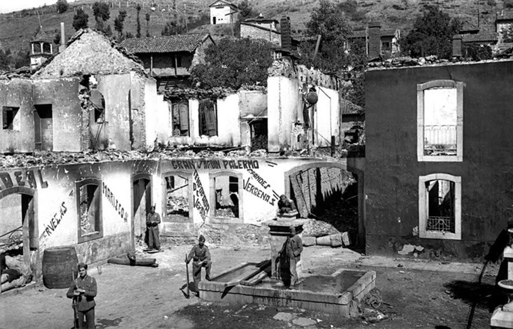 La Pola de Gordón destruida en octubre de 1937 - Guerra Civil Española - Frente Norte - Frente de los Puertos