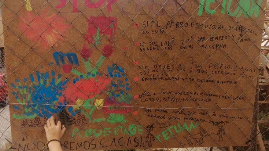 #STOPCACASTETUAN: niños y niñas armados de pintura contra la invasión callejera de caca perruna