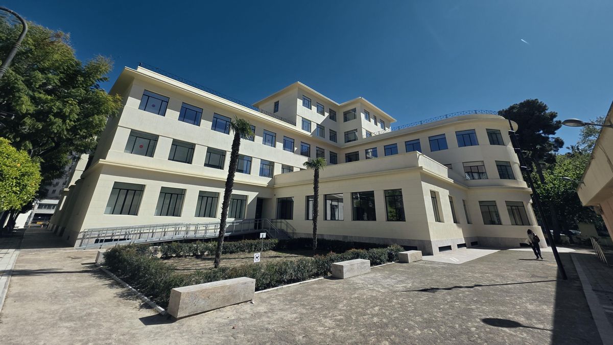 Panoràmica del col·legi major Lluís Vives, rehabilitat per Tomàs Llavador.