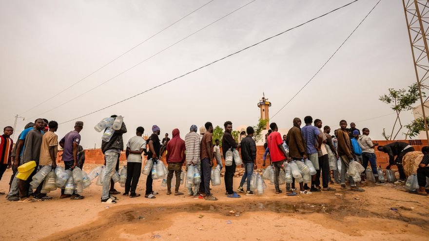 Los abusos escondidos detrás de la caída de las llegadas irregulares a Italia que elogia Feijóo ante Meloni