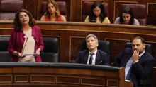 La ministra de Hacienda, María Jesús Montero, en el Congreso. Detrás, la bancada de Unidos Podemos.
