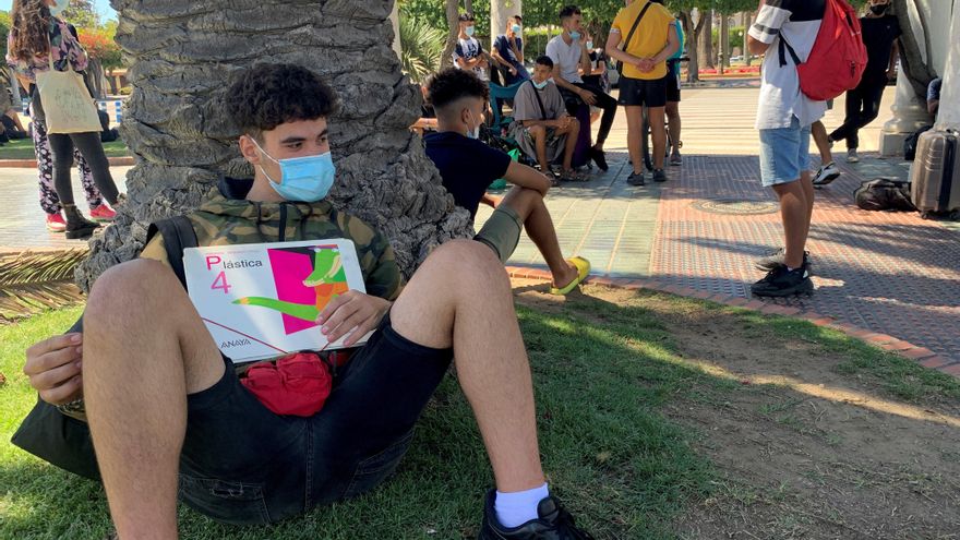 Denuncian que 50 extutelados de 18 años de Melilla se quedan en la calle