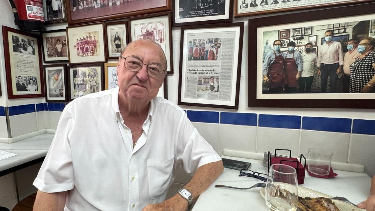 Las cincuenta y siete campañas de verdeo a la espalda de Antonio Mateos con el olor de la salmuera en las manos