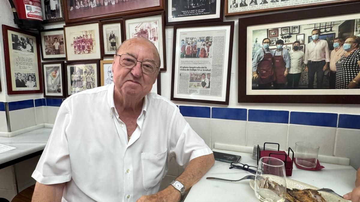 Las cincuenta y siete campañas de verdeo a la espalda de Antonio Mateos con el olor de la salmuera en las manos