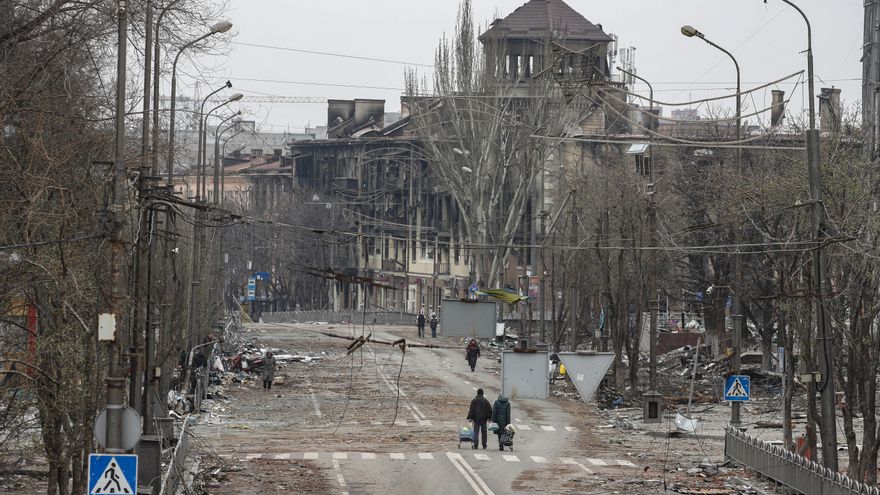 Imagen de archivo de la avenida Mira en Mariúpol. EFE/EPA/SERGEI ILNITSKY