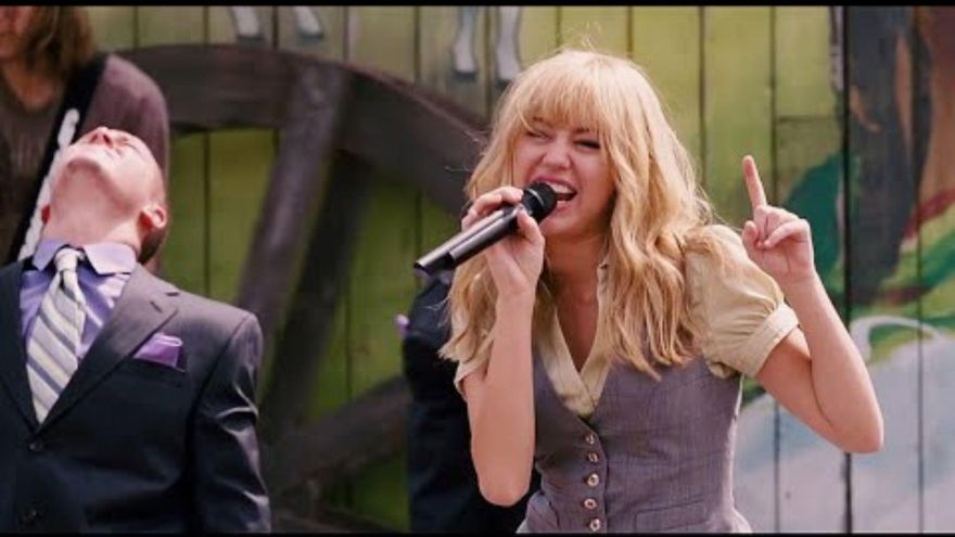 Es una de las canciones más míticas de la película de Hannah Montana, pero no la escribió Miley Cyrus, sino Taylor Swift