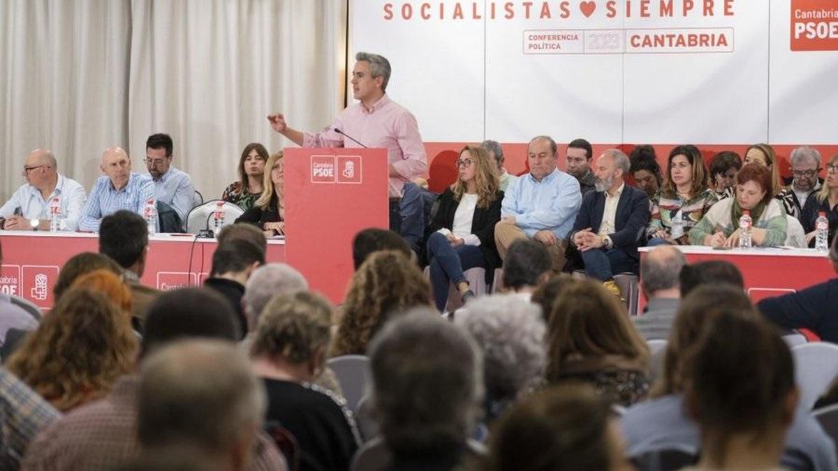 El secretario del PSC-PSOE, Pablo Zuloaga, en el Comité Regional