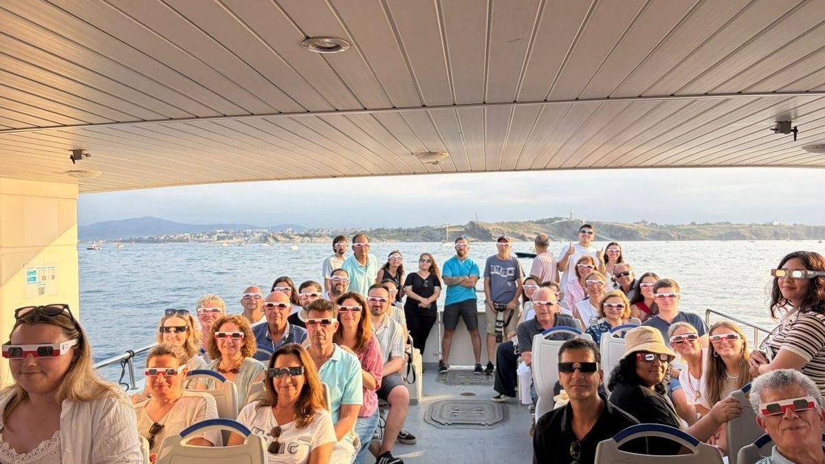 Desde el barco fletado por el Gobierno de Cantabria han disfrutado de una gran experiencia con el eclipse total.