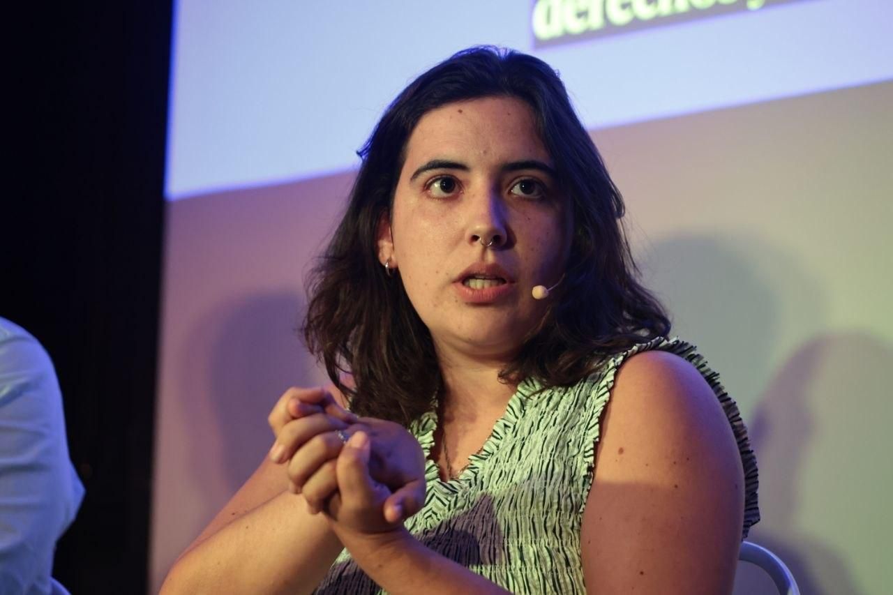 Constança Ramis, graduada en Economía y Relaciones Internacionales y creadora de contenido, durante el encuentro