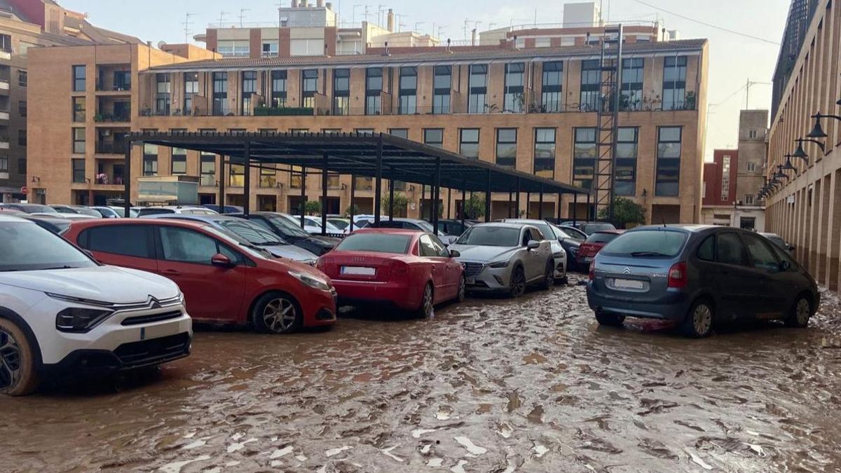 La Plaza Mayor de Catarroja, afectada por la dana de octubre de 2024.