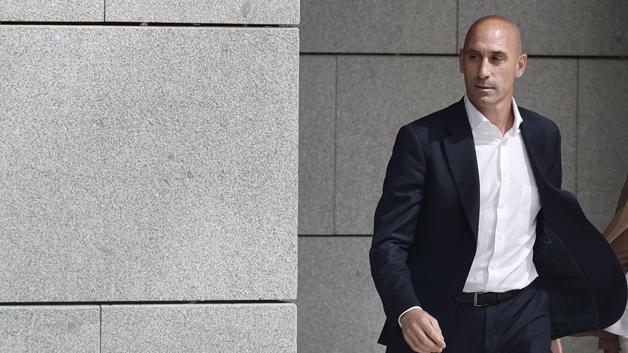 Rubiales, una escapada de cinco meses que ha arrastrado al banquillo a su círculo de confianza