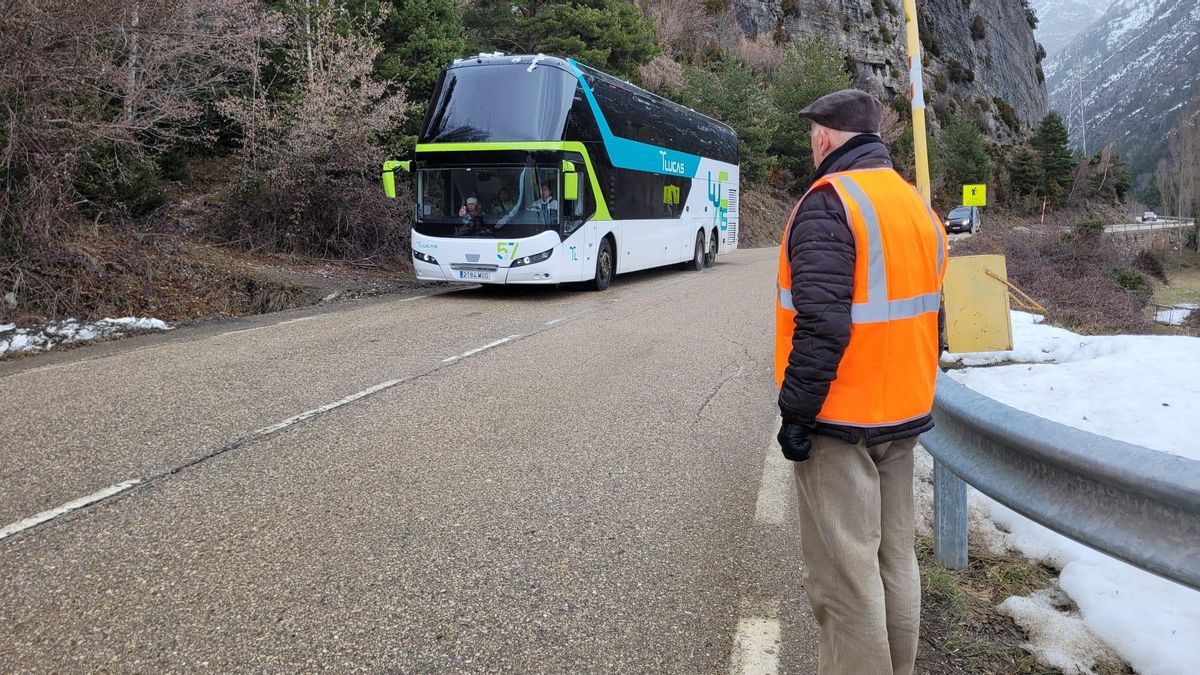 Desalojados los 400 turistas y empleados del balneario de Panticosa que estaban atrapados ante la previsión de más nieve