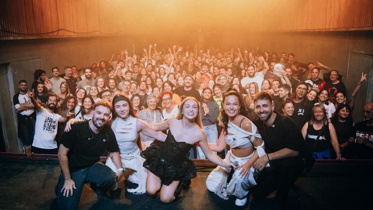 Abril i La Gossa Sorda conquereixen Brussel·les: el Festival Estellés es converteix en referent internacional de la música en valencià