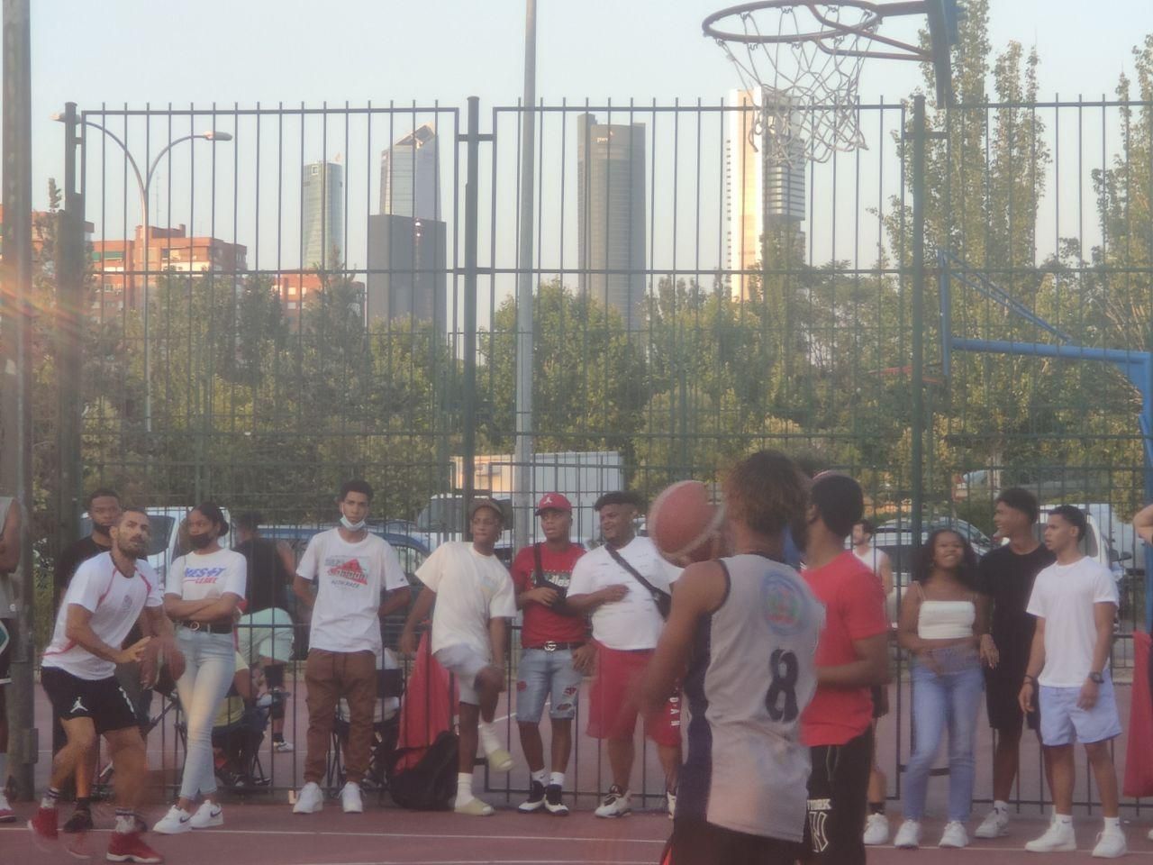 Todos los triples que puedas meter en un minuto