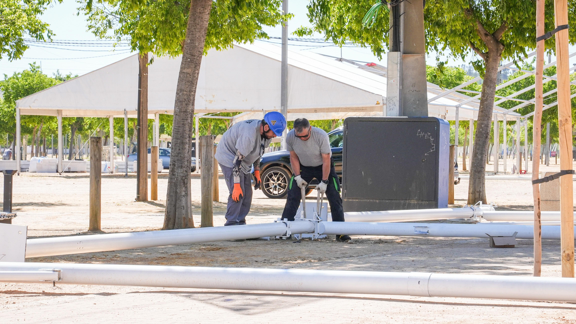 Montaje de toldos de la feria de Córdoba