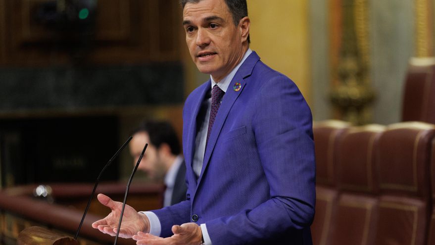 Sánchez acusa a Abascal de alentar el "odio y la frustración" y al PP de estar alineado con la extrema derecha