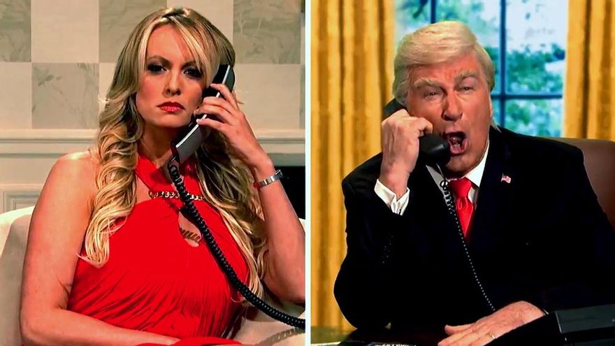 Stormy Daniels pide a Trump que dimita en su cameo para el Saturday Night Live