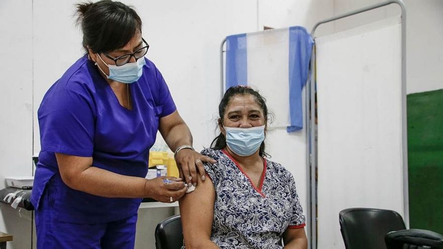 Vizzotti instó a aplicarse el primer refuerzo a las 14 millones de personas que aún no lo hicieron