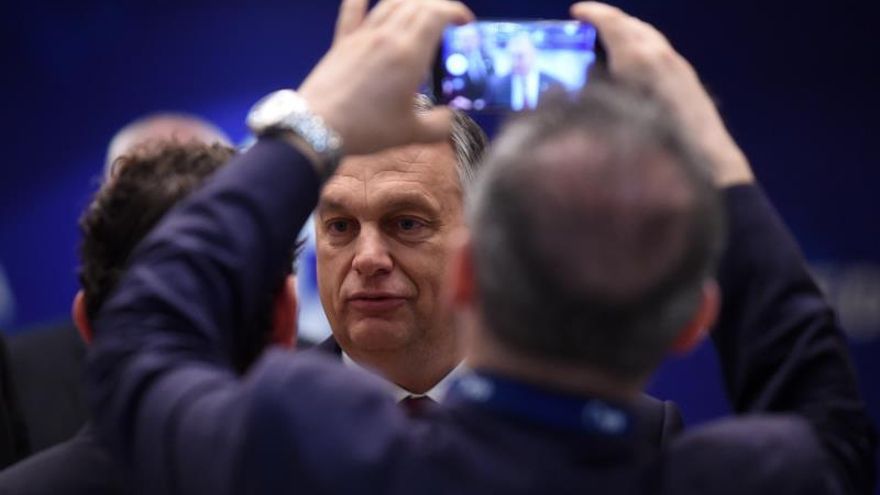 Orbán dice que no hay acuerdo con Merkel sobre la devolución de refugiados