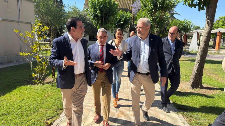 El conseller Miguel Barrachina visita el campus de la UMH en Orihuela