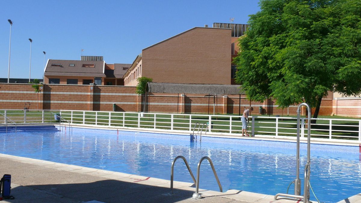 Denuncian que una concejala del PP celebró su cumpleaños en una piscina municipal de Miguelturra