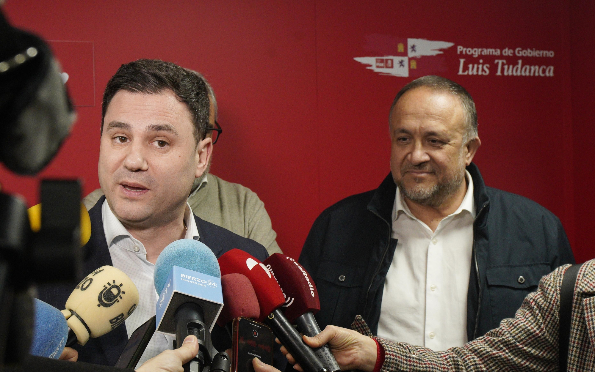 El secretario provincial del PSOE de León, Cendón, y el presidente de la Diputación, Álvarez Courel.