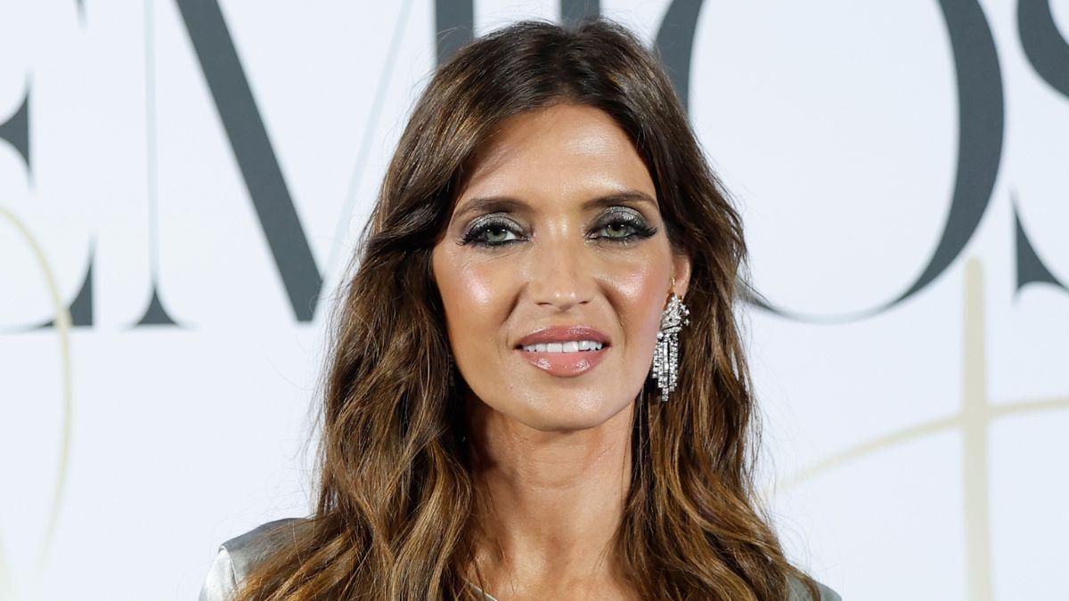 Sara Carbonero recibe el alta hospitalaria tras once días de ingreso: "Va a seguir recuperándose en casa"