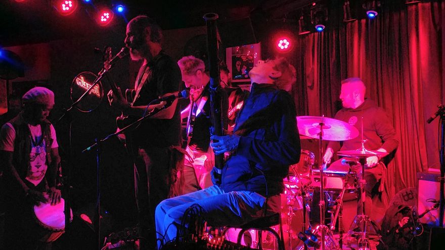 En la sala Boogaloo de Cáceres, en una actuación con varios músicos