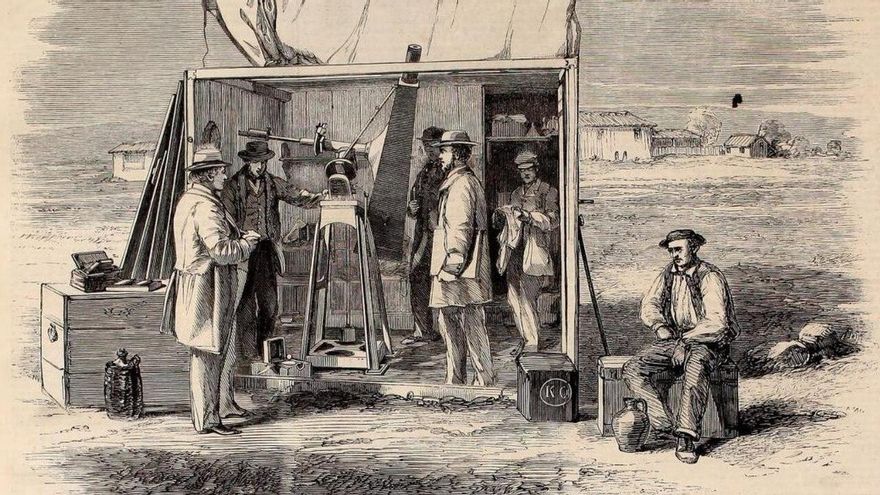 El eclipse total de 1860 que lanzó por primera vez a la gente a subirse a las azoteas de Madrid con cristales ahumados