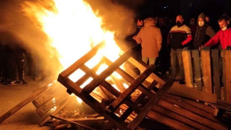 La huelga indefinida del metal en Cádiz se inicia con incidentes: "La propuesta de la patronal es una provocación"