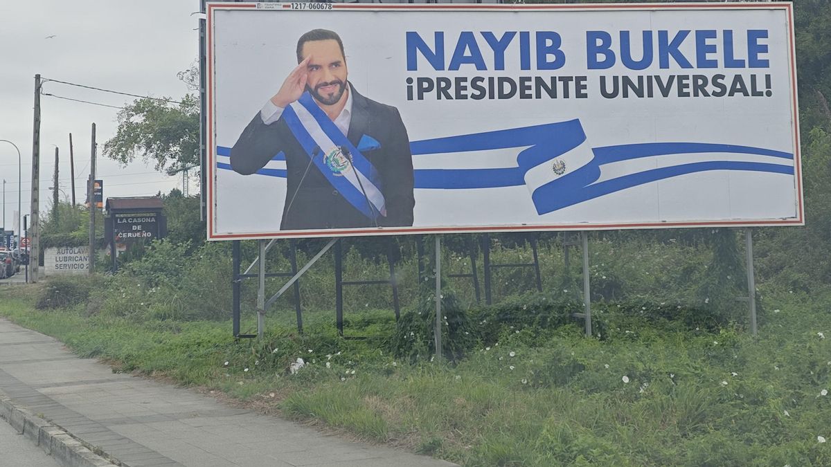 ¿Qué hacen unos carteles del presidente ultra de El Salvador Nayib Bukele en Oviedo?